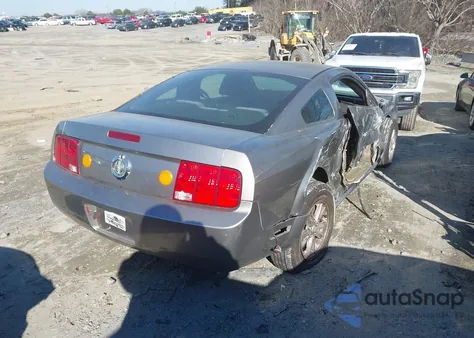 2008 Ford Mustang V6 Deluxe z USA, uszkodzony, nr VIN 1ZVHT80N185162090